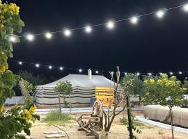 منتجع ومزرعة برزان, hotel i Ad Diḩwah