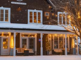 Le 900 Tremblant Inn Café and Bistro, khách sạn ở Mont-Tremblant