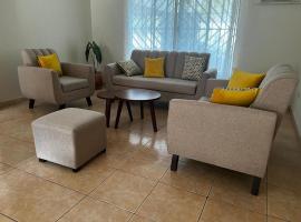 Casa en Santa Cruz de la Sierra, hotel in Santa Cruz de la Sierra