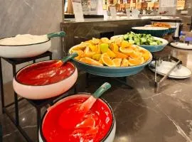 柯凡酒店-About 3 kilometers from the East Gate of Zhangjiajie Forest Park, English service, free recommended travel routes, ticket purchase