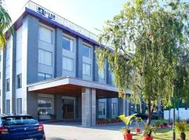 Le OVAL Hotel & Resorts