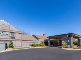 Endeavor Inn & Suites, Trademark Collection by Wyndham, hotel in Topeka