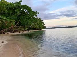 Mioko Island, hotel sa Kababiai