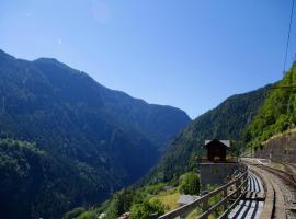 Hotel Photo: Lieu Secret dans les Alpes Suisses