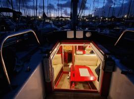 Voilier tout confort Netflix Parking Starlink, hotel a Cherbourg en Cotentin