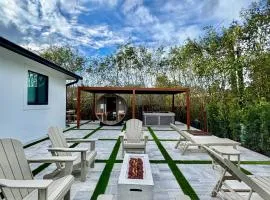 Velvet Bloom - Bubbling Spa Retreat with Sauna & Jacuzzi