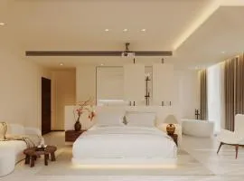 THAT MAY Hotel-Private Travel Guide & Cultural Exchange by Li River and Rock Climbing