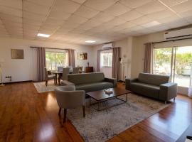 Luxury Villa with Private Swimming Pool, hotel en Manama