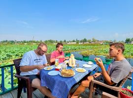 Houseboat Wild Rose，位于斯利那加的酒店