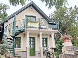 Vagabund Vendégház، فندق في إتيك