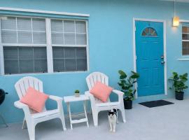 West Bay में, होटल SUITE 4, BLUE PAVILION - Steps to BEACH
