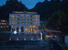 Zhangjiajie Peak Mirage-Laundry Room-Infinity Pool-Service in English