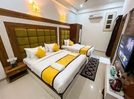 Amar Singh Palace By Wilkisto Near Tajmahal