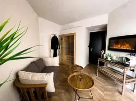 מלון ארנה בת ים - קומת סוויטות הגן עם סאונה פרטית