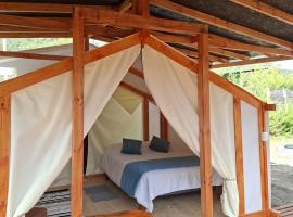 Achibueno Glamping, hotelli kohteessa Linares