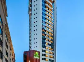 Holiday Inn Express Shanghai Jing'an Temple by IHG