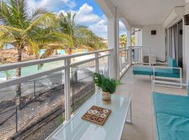 Maho Beach 1BR Haven, Ocean Vista, hotel v destinaci Maho Reef