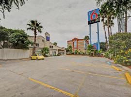 酒店照片: Motel 6-San Antonio, TX - Downtown - Market Square