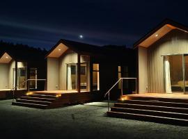 The Barn Cabins & Camp, hotel in Marahau
