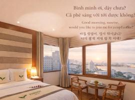 MOONLIGHT Hotel & Suites - The Best City View, Dragon Bridge view, hotel in Danang