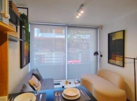 Condo heart of downtown Santiago, hotel en Santiago