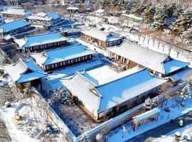 Yanbian Yanji House Jia Huansen Homestay (Korean Folk Custom Garden Shop)