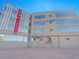 FabHotel Executive Pearl Inn - Nr Twin tower