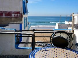 tamazirt surf house, hotel v mestu Taghazout