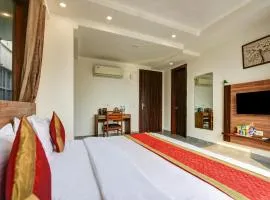 Hotel Town Stay Near Rithala Metro Station