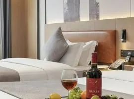 GUI YUAN ZHEN PIN HOTEL -Approximately 3km away from the east gate of Zhangjiajie National Forest Park,Free local specialty breakfast, Attraction Tickets Serivce in advance,Free one-way shuttle service for 4 nights or more,English customer service