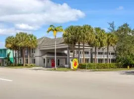 Super 8 Motel by Wyndham near Fort Lauderdale Arpt