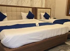 Hotel Char Dham Palace Near Kashi Vishwanath Temple