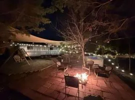 Airstream w flush toilet city water hot tub