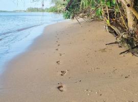 Slice of Paradise with Private Beach, viešbutis mieste Agat