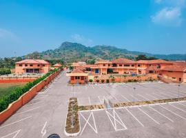 Mac-Dic Royal Plaza Hotel, hotel v destinaci Koforidua