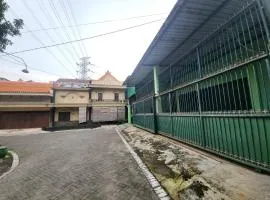 OYO 95107 Green Homestay Near Ubaya