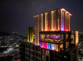 Oakwood Hotel & Residence Sri Racha, hotel in Si Racha