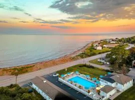 Rye Motor Inn - Oceanfront, Walk to Beach