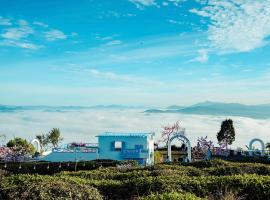 Cloud View Glamping Da Lat & Cloud 9 Săn Mây Cầu Đất, hotel di Dalat