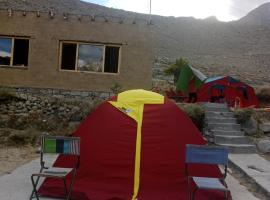 Hunza Nest glamping, хотел в Хунза
