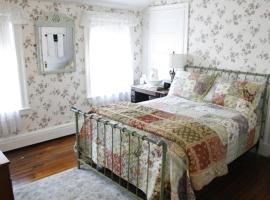 מלון צילום: The Coolidge Corner Guest House: A Brookline Bed and Breakfast