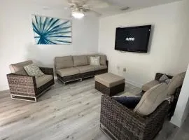 Tropical 2 Bedroom Villa Across Cocoa Beach 3