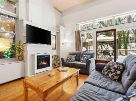 Charming Saugatuck Condo w/ Private Deck + Grill!
