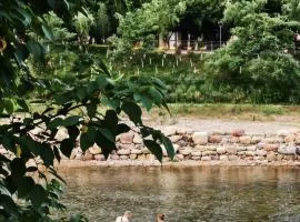 铂曼智慧酒店-Near the east gate of the Forest Park, about a 10-minute walk-There is a beautiful small river at the entrance-offers free self-service laundry -Attraction Tickets Serivce in advance-Free one-way shuttle service for 4 nights or more
