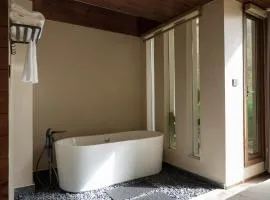 Shangri-La Homestay Designer B&B (Dukezong Ancient City)