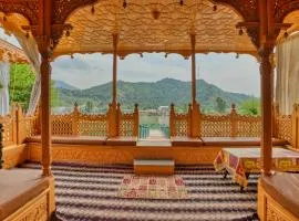 Alexandra Houseboats