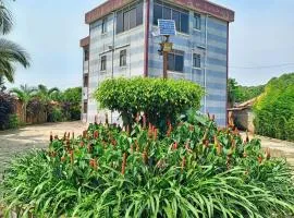 Shoebill Roost Hotel