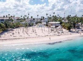 CARIBBEAN VACATION suites at PLAYA LOS CORALES: Punta Cana'da bir otel