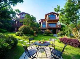 Pandora Valley Villas-English Services