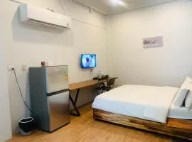 โรงแรมควีนส์ (Queen)